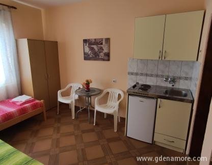 Tri Palme, , Privatunterkunft im Ort Bijela, Montenegro - Slika 1